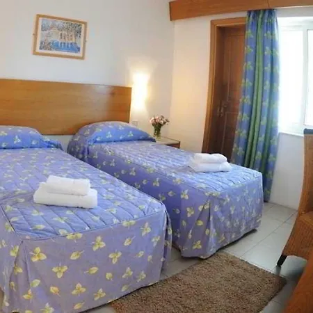 Club Salina Wharf Aparthotel 4*