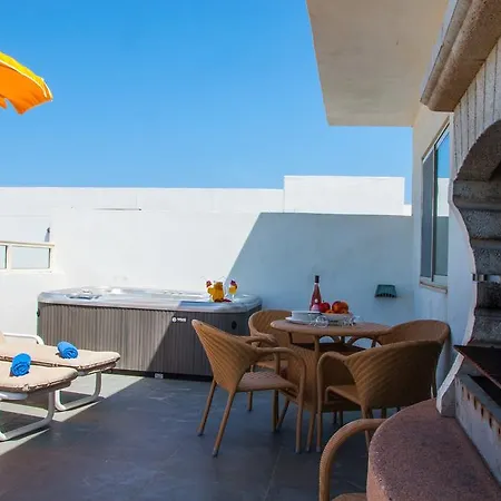 Aparthotel Club Salina Wharf