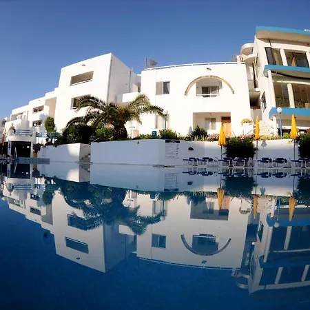 Club Salina Wharf Апарт-отель
