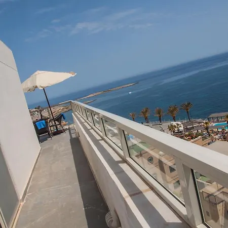 Club Salina Wharf 4* Аура