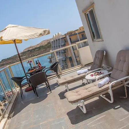 Club Salina Wharf 4* Аура
