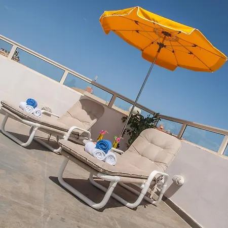 Club Salina Wharf 4*