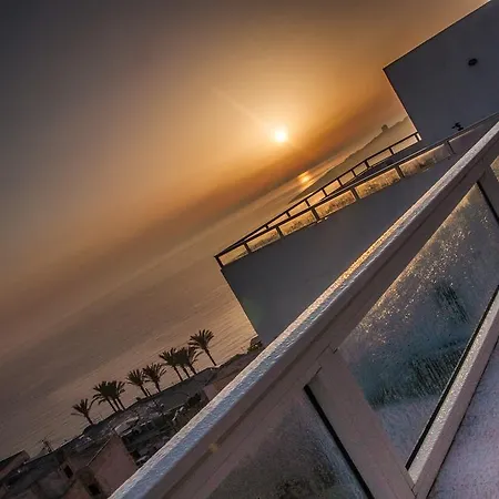 Club Salina Wharf Апарт-отель 4*