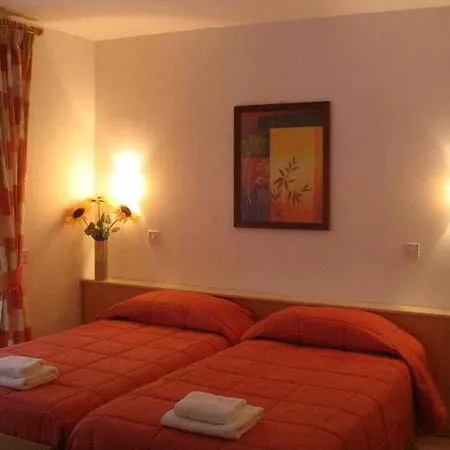 Aparthotel Club Salina Wharf 4*