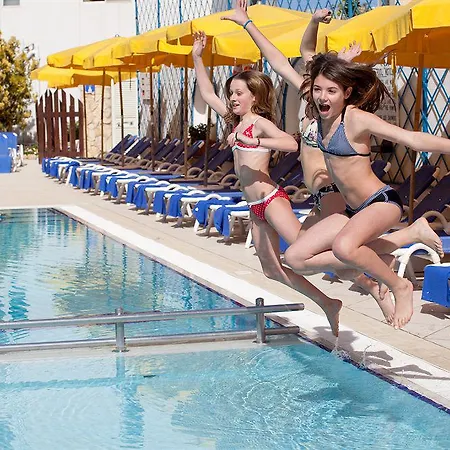 Club Salina Wharf 4*